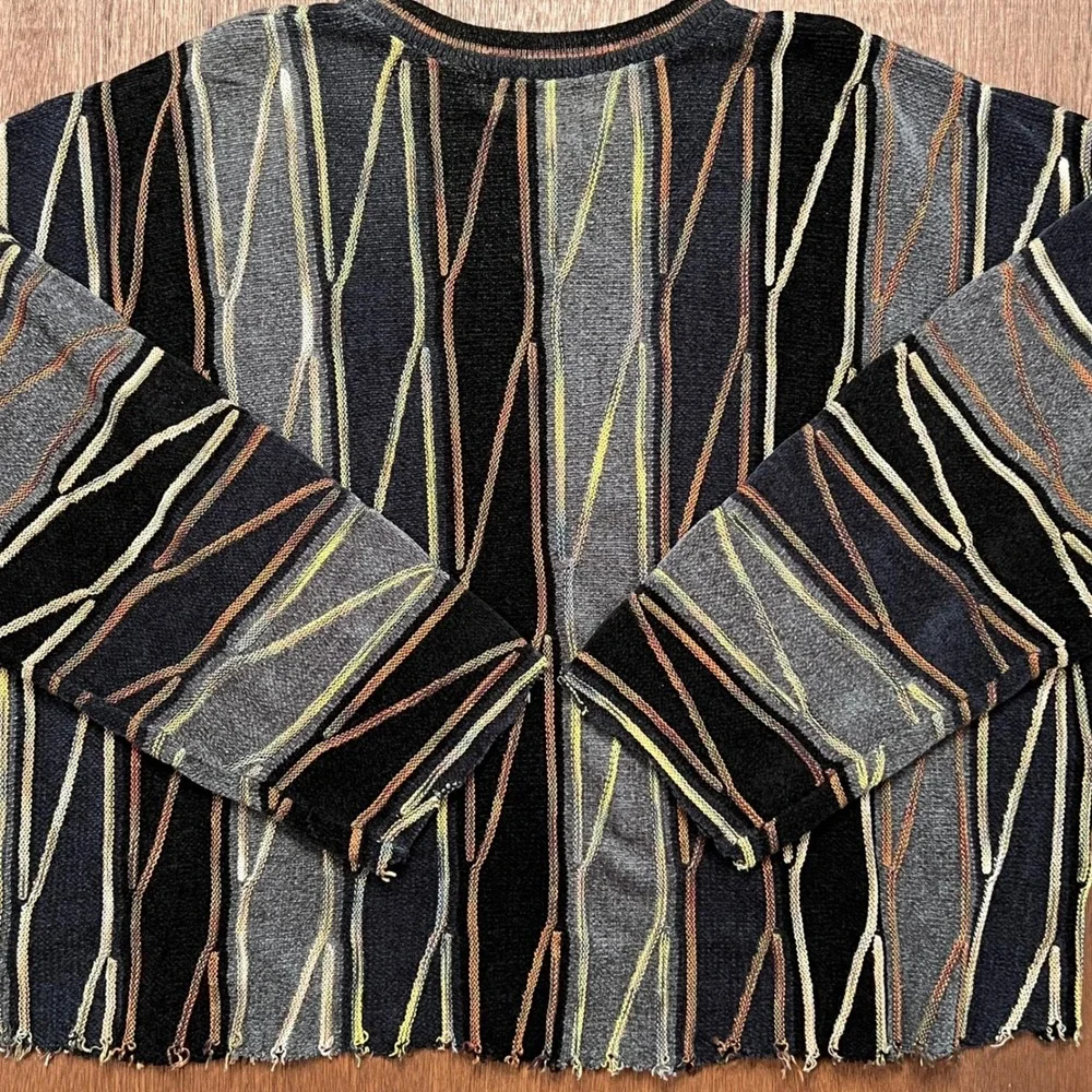 Tundra Canada 3D Knit Sweater XL Multi Color Cropped Raw Hem Coogi Style - Picture 10 of 10